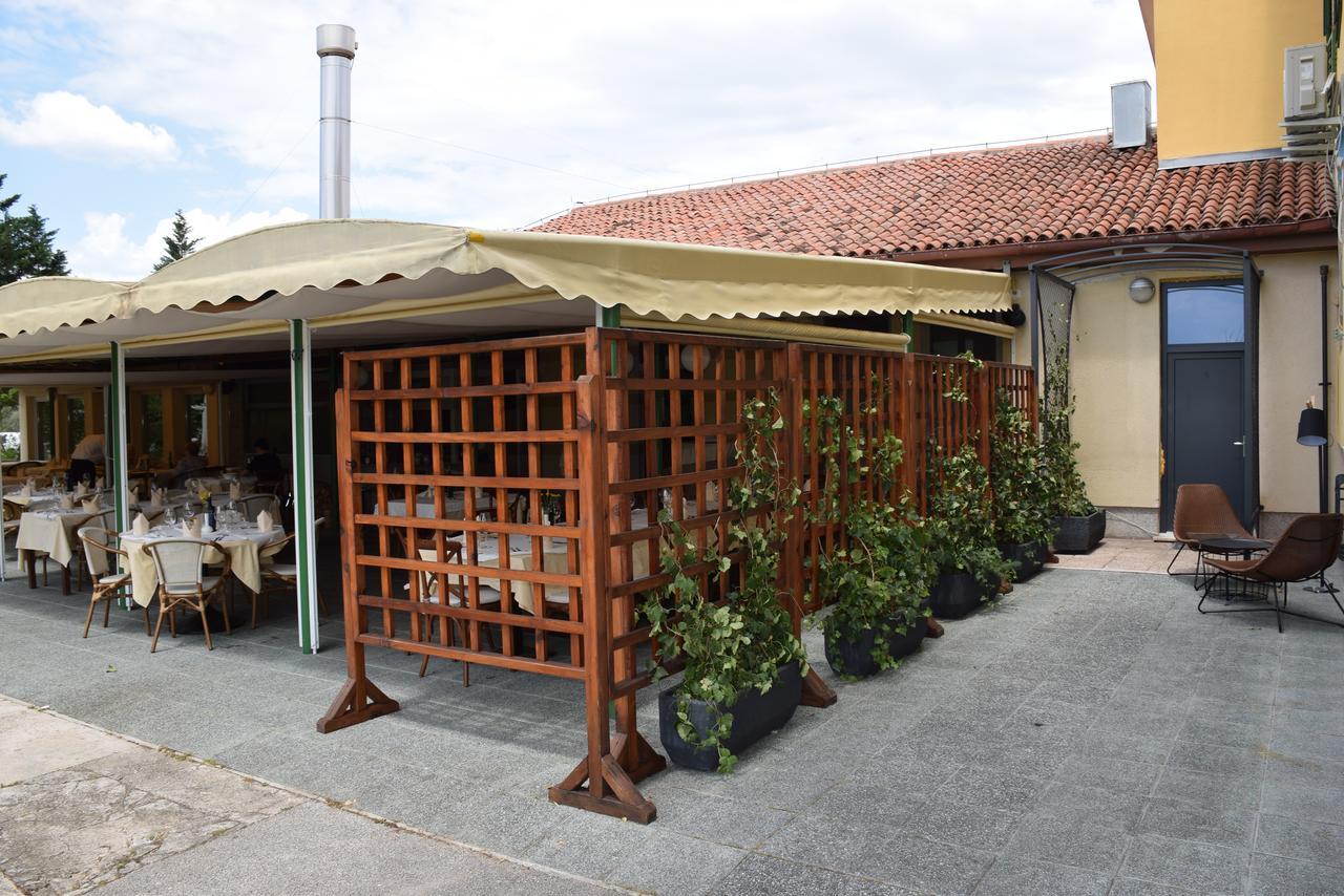 Restaurant Bric Dekani Exterior foto